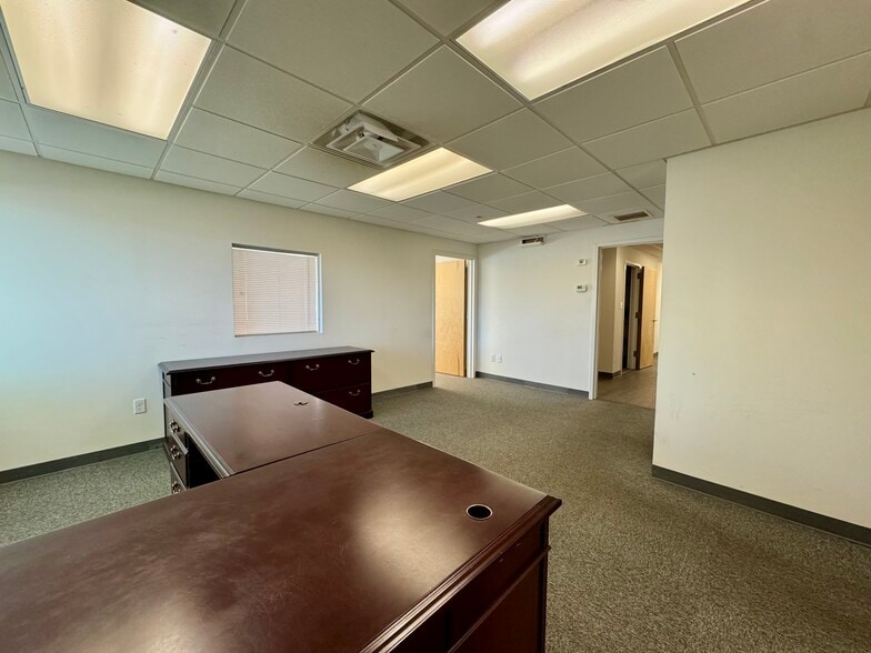 More Photos Of 1320 Lincoln Ave, Holbrook Warehouse For Lease