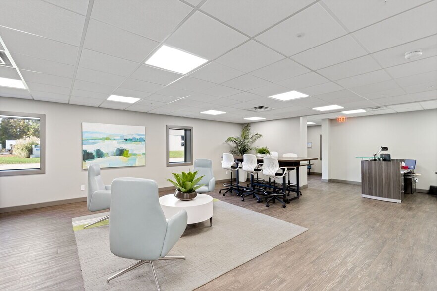 More Photos Of 3312 Gilmore Industrial Blvd, Louisville Warehouse For Lease