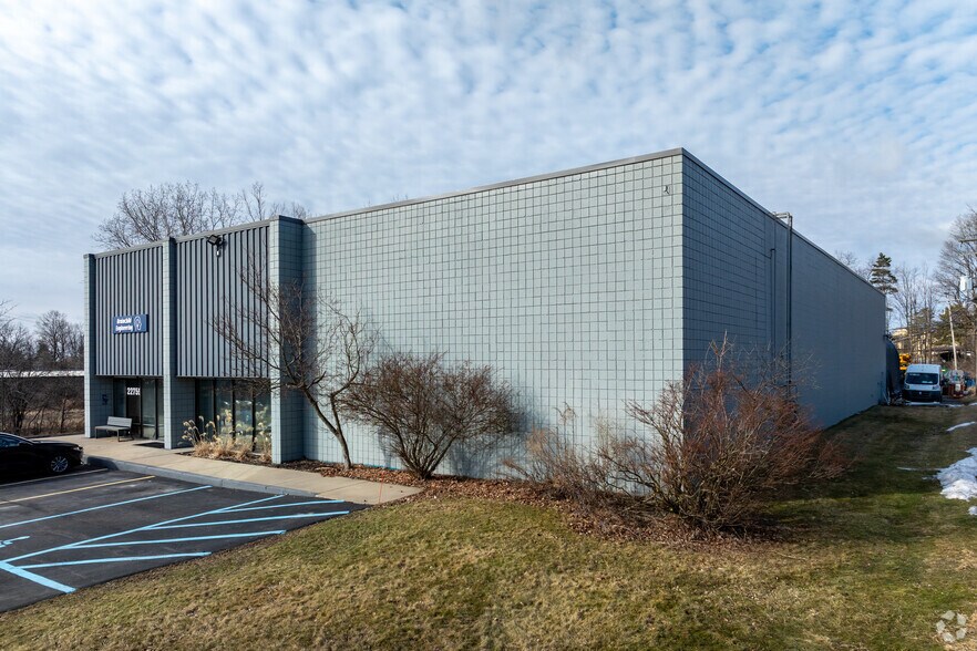 More Photos Of 22755-22759 Heslip Dr, Novi Industrial For Sale