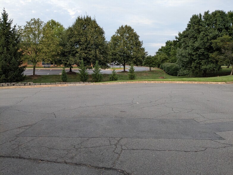 More Photos Of 21770 Beaumeade Cir, Ashburn Warehouse For Lease
