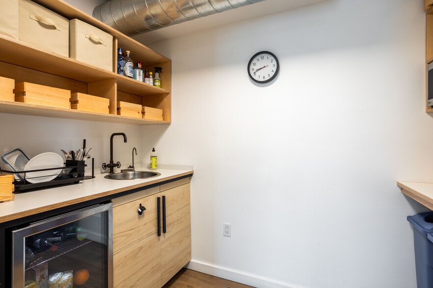 More Photos Of 12421 Venice Blvd, Los Angeles Loft Creative Space For Sale
