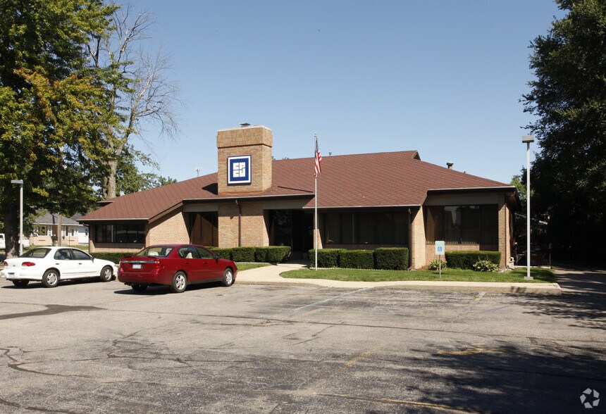 611 N Wisner St, Jackson, MI 49202 Freestanding For Sale