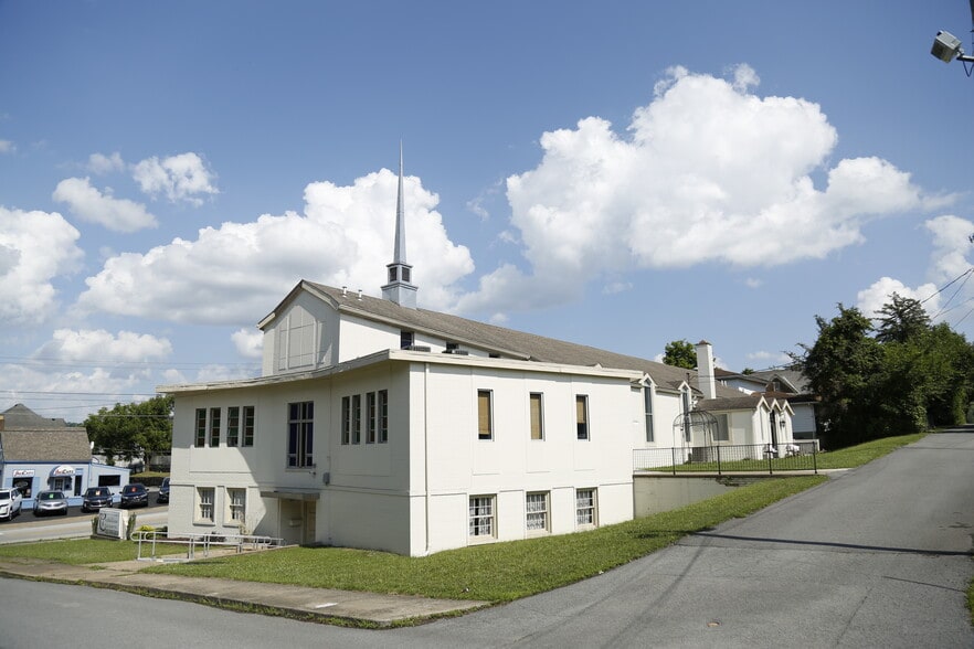 More Photos Of 801 E Park Ave, Fairmont Storefront For Sale