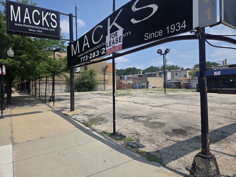 More Photos Of 2901 N Cicero Ave, Chicago General Retail For Lease