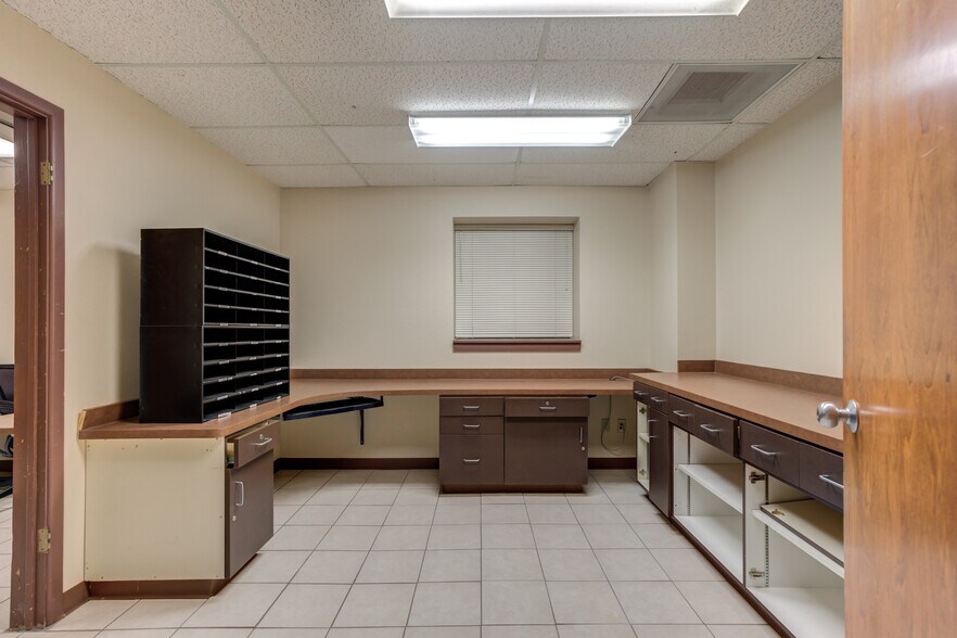 More Photos Of 3802-3806 Interstate 27, Lubbock Office For Sale