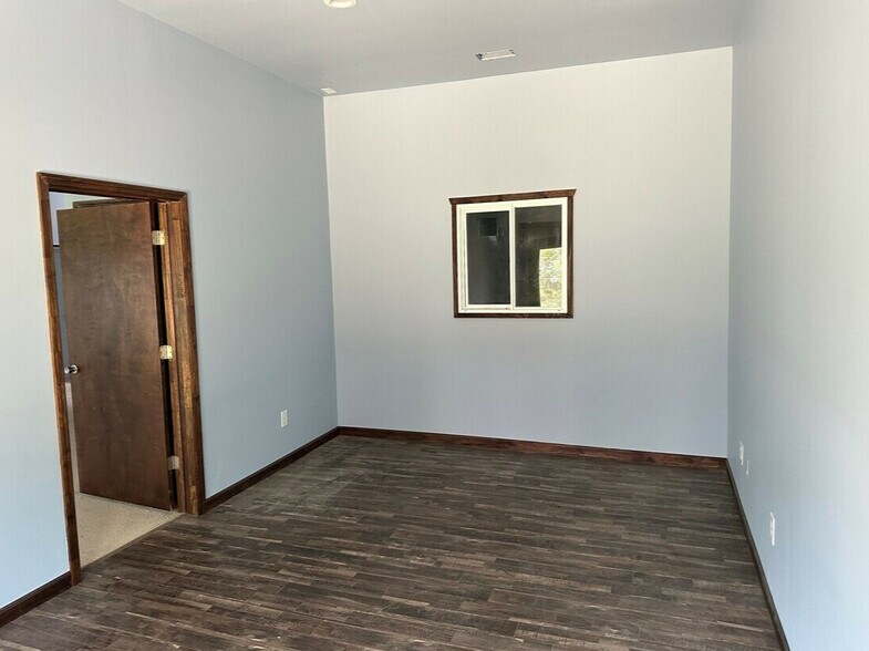 More Photos Of 2884 Pine Log Rd, Warrenville Office Residential For Lease