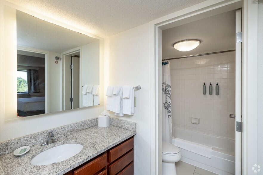 More Photos Of 3400 Edinborough Way, Edina Hotel For Sale