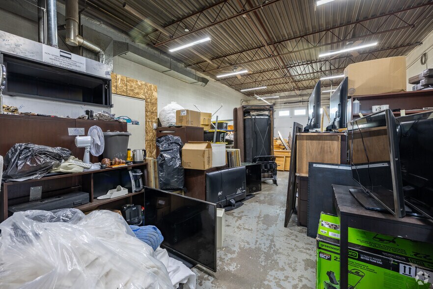 More Photos Of 1247 36th Ave NE, Calgary Warehouse For Lease