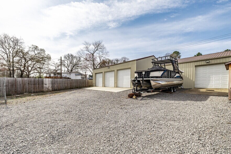 More Photos Of 5850 Clarksville Pike, Joelton Showroom For Sale
