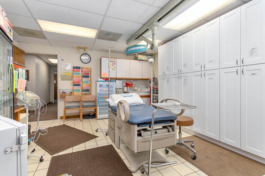 More Photos Of 8097 Harborview Rd, Blaine Office For Sale