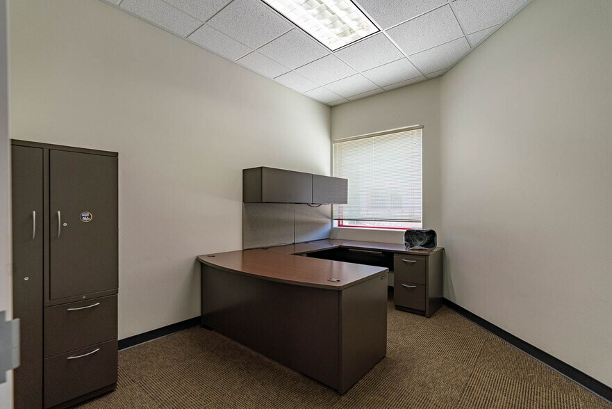 More Photos Of 314-320 E Avenue K6, Lancaster Industrial For Lease