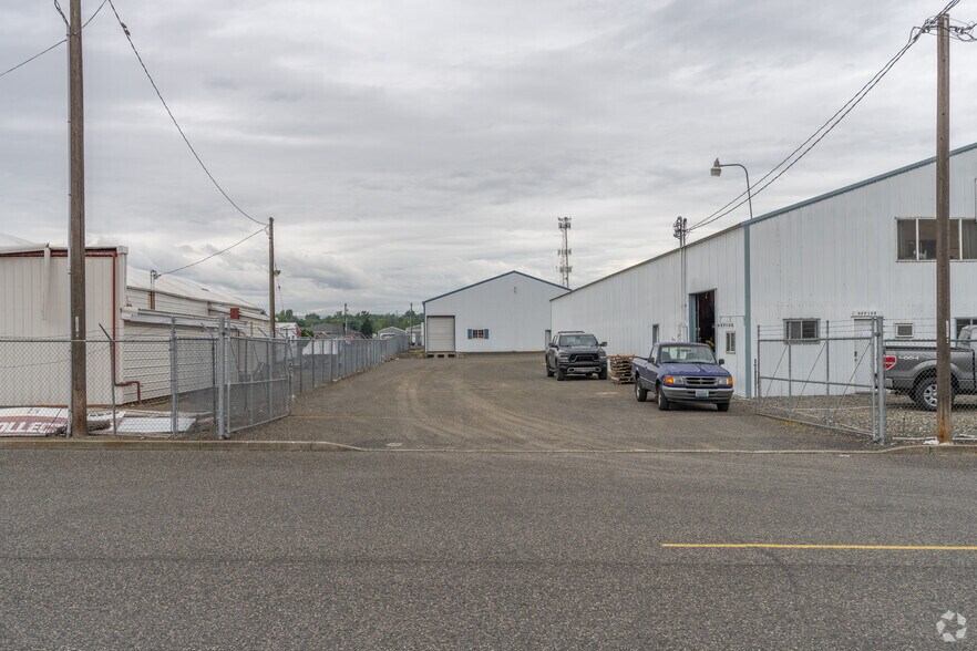 More Photos Of 1265 Port Way, Clarkston Warehouse For Sale