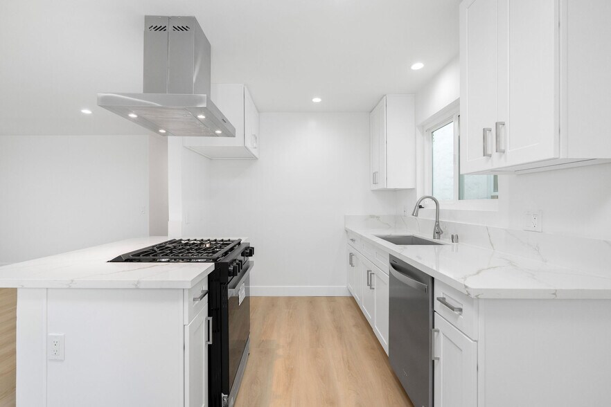 More Photos Of 217 43rd St, Manhattan Beach Apartments For Sale