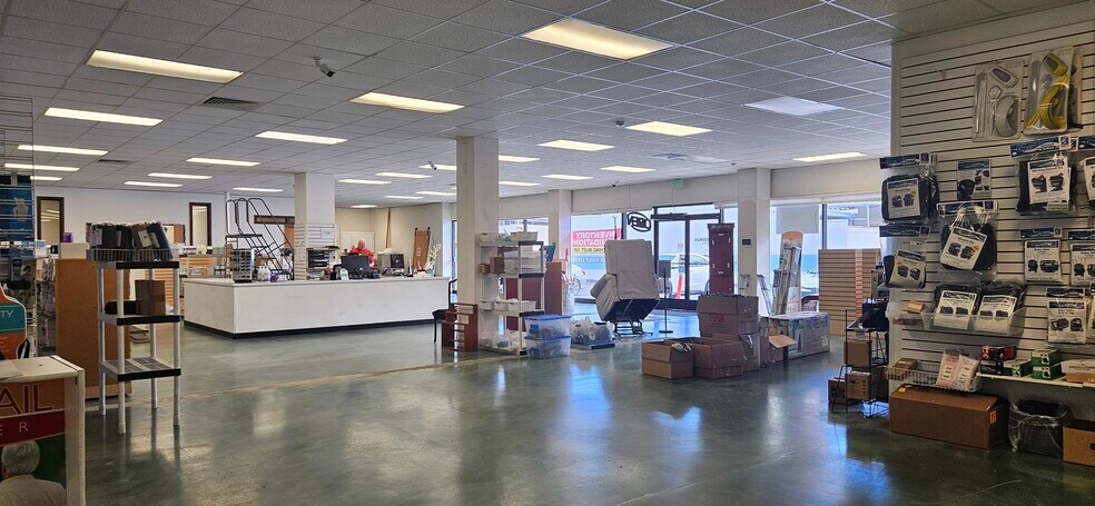 More Photos Of 2700 S King St, Honolulu Unknown For Lease