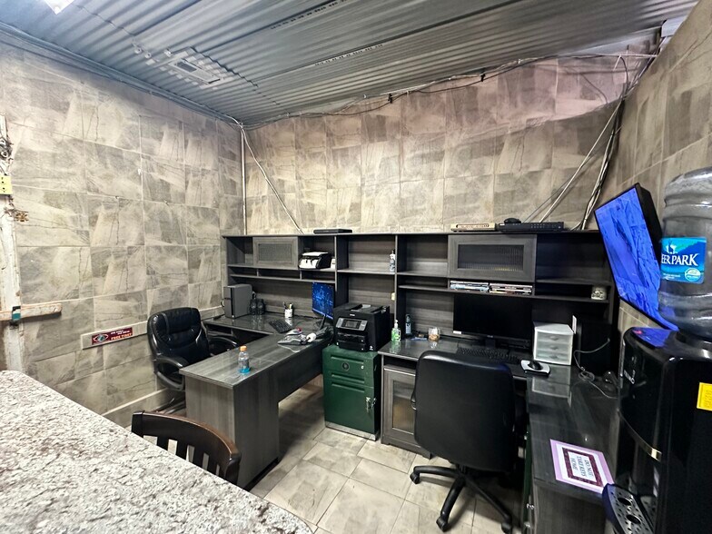 More Photos Of 508 S Broadway, Baltimore Storefront Retail Office For Sale