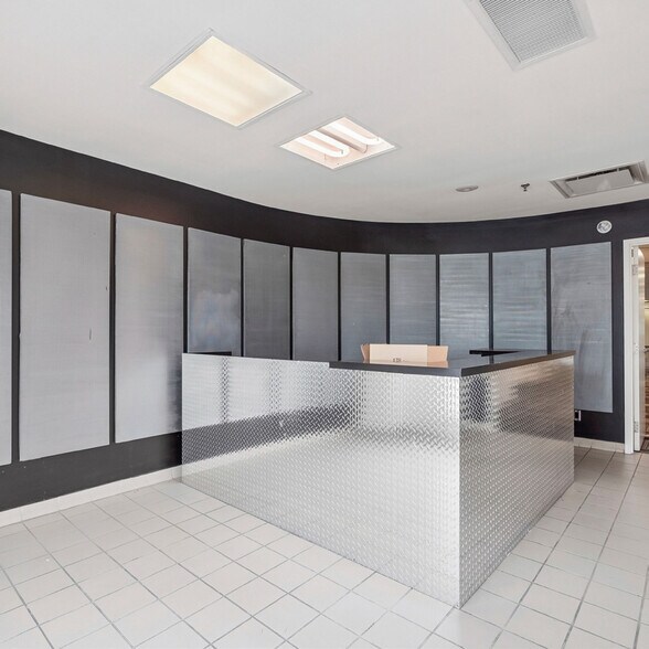 More Photos Of 2640 Argentia Rd, Mississauga Warehouse For Sale
