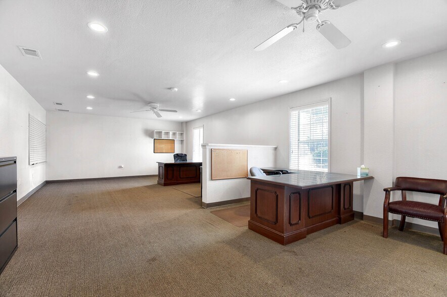 More Photos Of 1877 Witt Rd, Frisco Warehouse For Sale