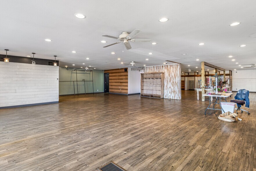 More Photos Of 1421 E Main St, Park Hills Flex For Sale