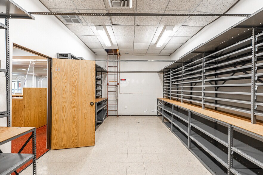 More Photos Of 2495 Lakeshore Dr, Lake Elsinore Bank For Sale