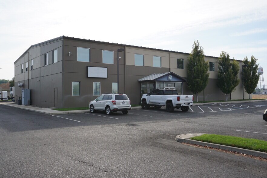 More Photos Of 2500 Business Ln, Yakima Freestanding For Sale