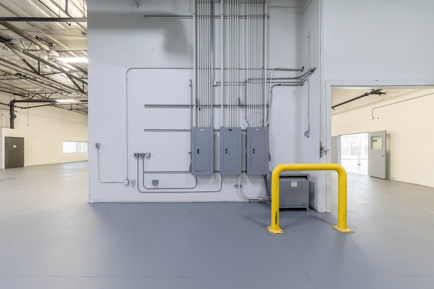 More Photos Of 10237-10239 Flanders Ct, San Diego Research And Development For Lease