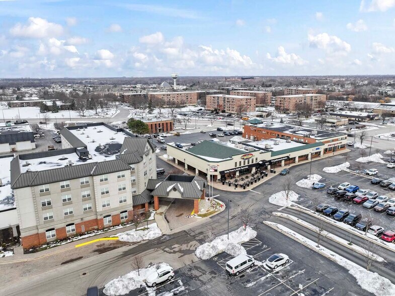 More Photos Of 1116 W Devon Ave, Elk Grove Village Office Residential For Lease