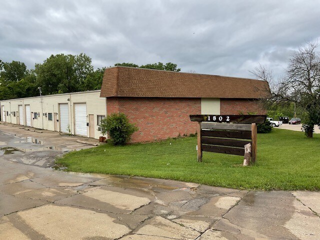 More Photos Of 1802 Vandiver Dr, Columbia Warehouse For Lease