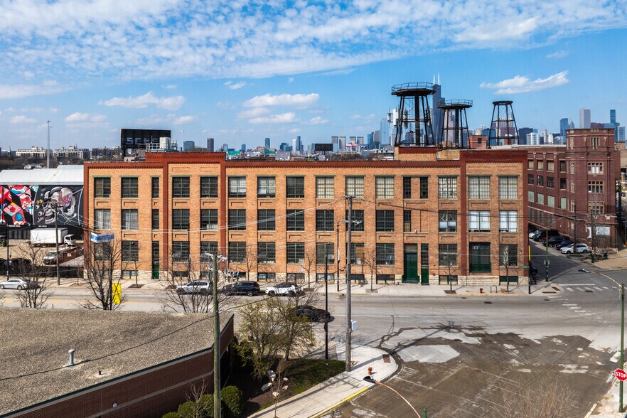 More Photos Of 600 W Cermak Rd, Chicago Loft Creative Space For Lease