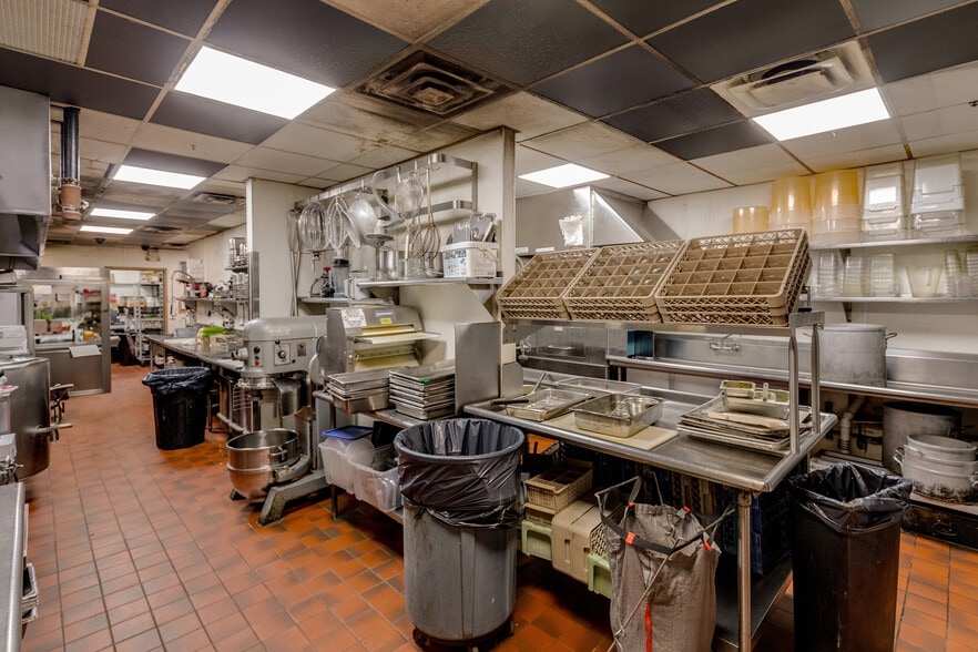 More Photos Of 15115 Edgewood Dr, Brainerd General Retail For Sale