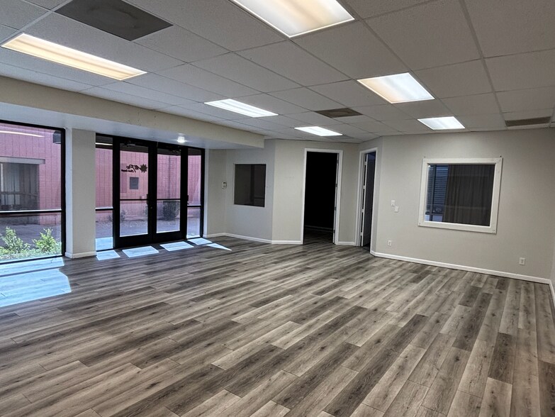 More Photos Of 21617 N 2nd Ave, Phoenix Warehouse For Lease