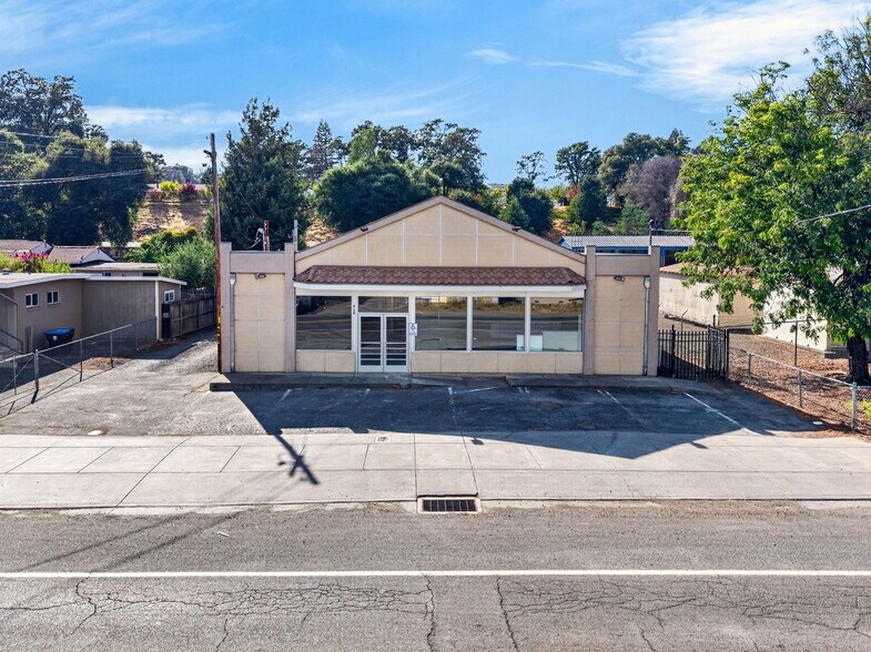 More Photos Of 6130 N State St, Ukiah Convenience Store For Lease
