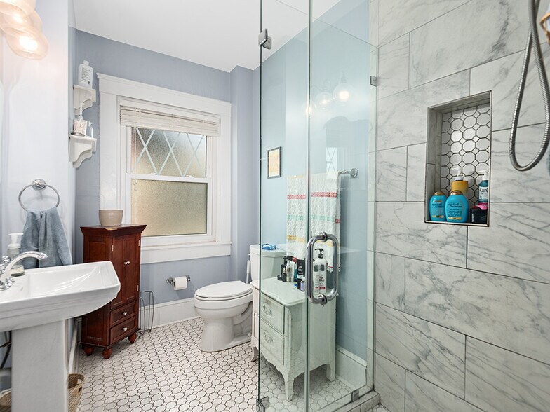 More Photos Of 141 Merrimon Ave, Asheville Office For Sale