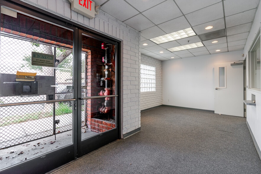 More Photos Of 700-710 W Wilson Ave, Glendale Warehouse For Sale