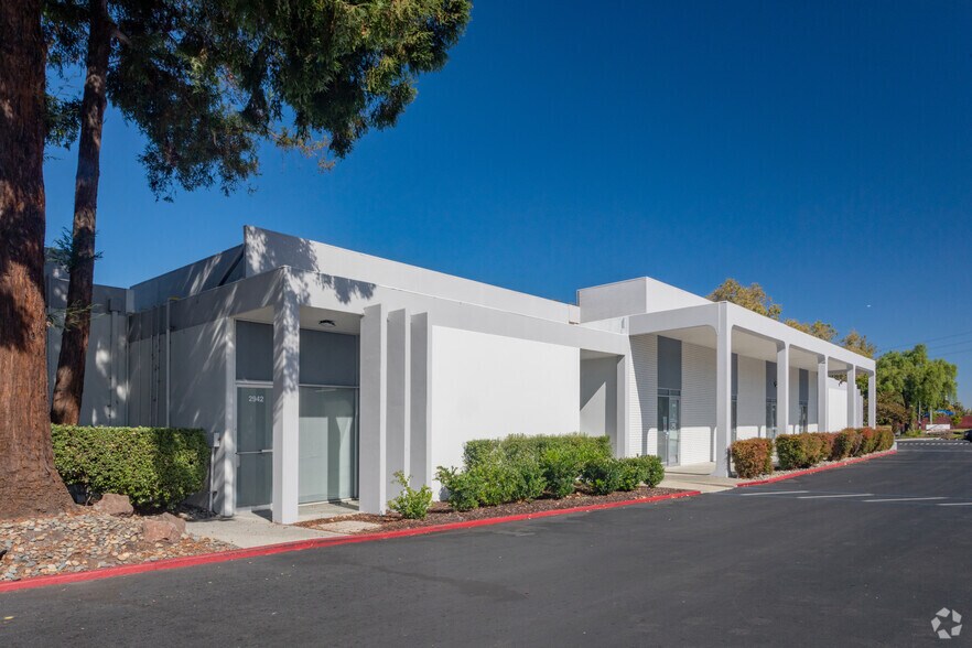 More Photos Of 2910-2960 Scott Blvd, Santa Clara Light Distribution For Lease