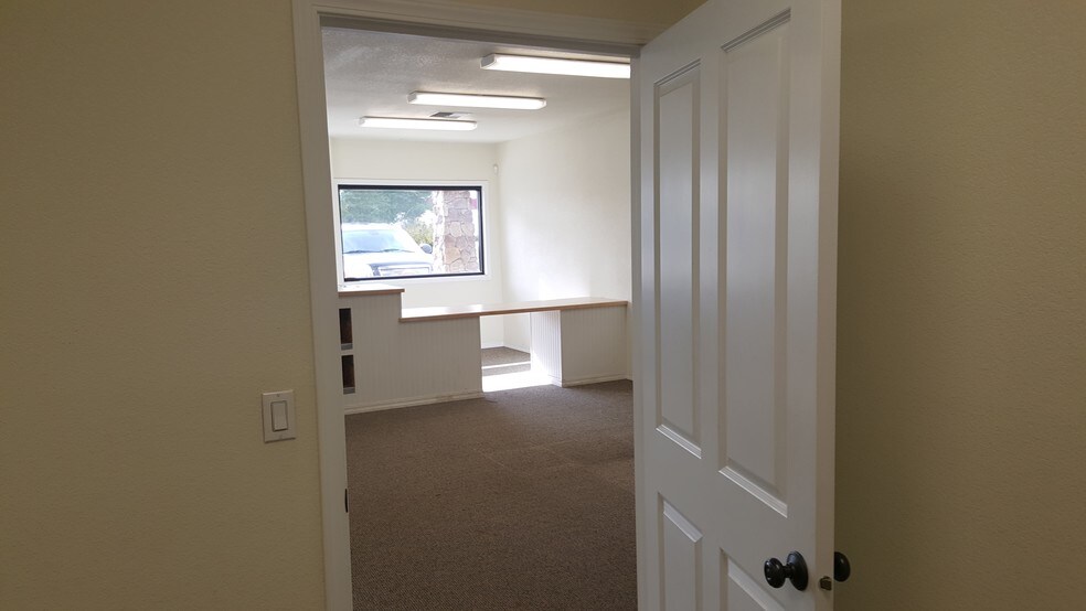 More Photos Of 2815 Laverne Ave, Klamath Falls Flex For Sale