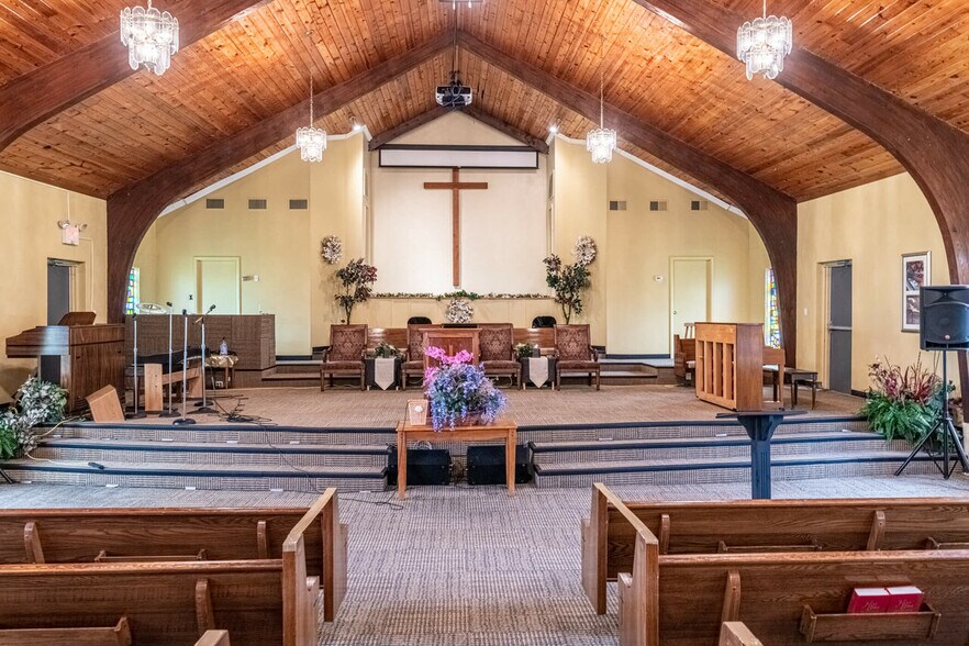 More Photos Of 6205 Miller Ln, Dayton Religious Facility For Sale