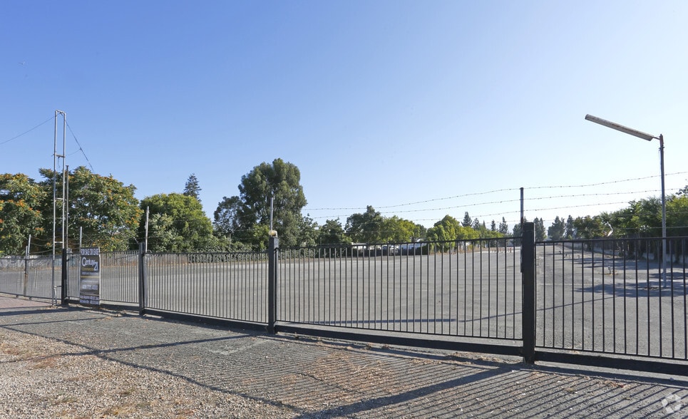 Primary Photo Of Unit B - 2828 Monterey Hwy, San Jose Land For Lease