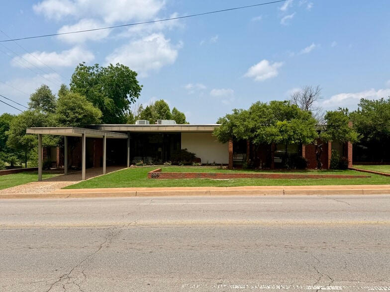 More Photos Of 3701 N Shartel Ave, Oklahoma City Office For Sale