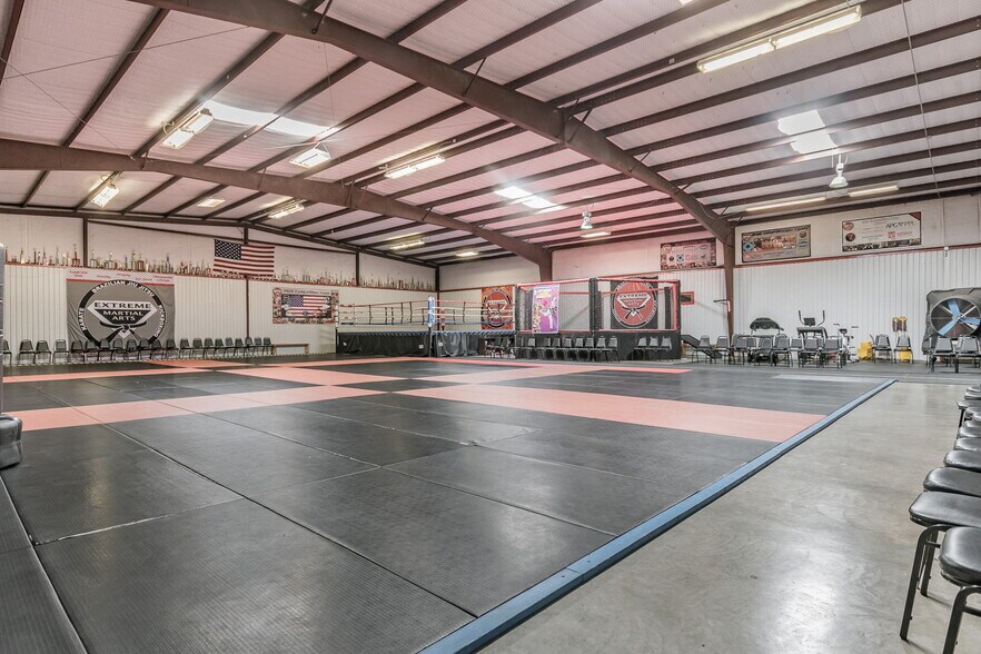 More Photos Of 5740 Canyon Dr, Amarillo Warehouse For Sale