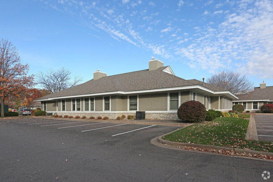 More Photos Of 480 Highway 96 W, Shoreview Unknown For Lease
