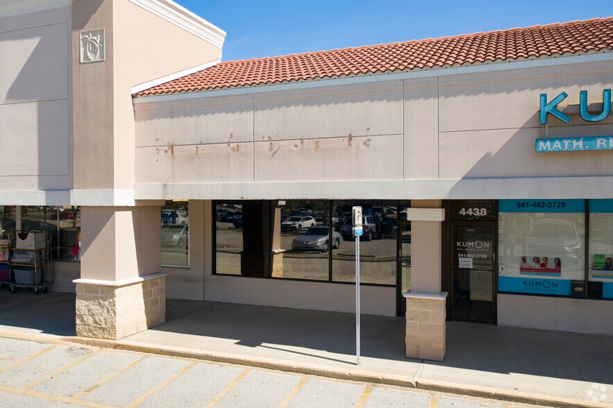 More Photos Of 4400 Bee Ridge Rd, Sarasota Unknown For Lease