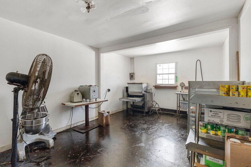 More Photos Of 2814 Main St, Ingleside Storefront For Sale