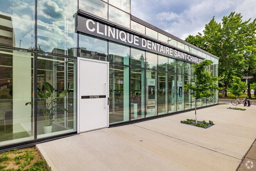 More Photos Of 520 St Saint-Charles O, Longueuil General Retail For Lease