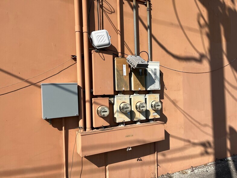 More Photos Of 3911-3929 E IH-10, San Antonio Light Manufacturing For Sale