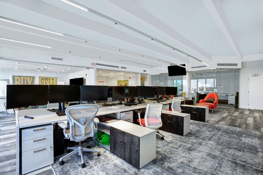 More Photos Of 1680 Michigan Ave, Miami Beach Office For Sale