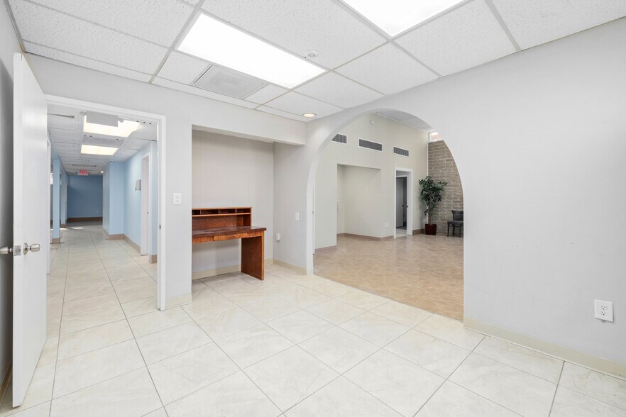 More Photos Of 2054 Park St, Jacksonville Medical For Lease