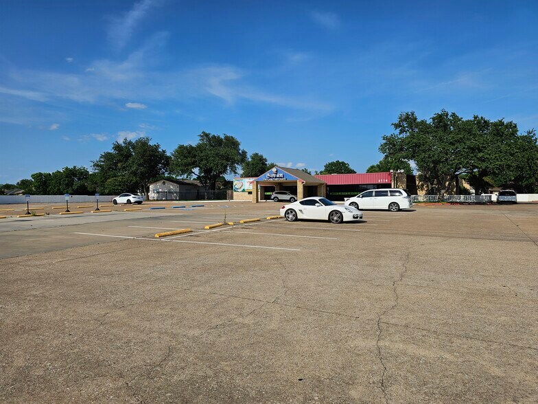 More Photos Of 3114 Old Denton Rd, Carrollton Specialty For Sale