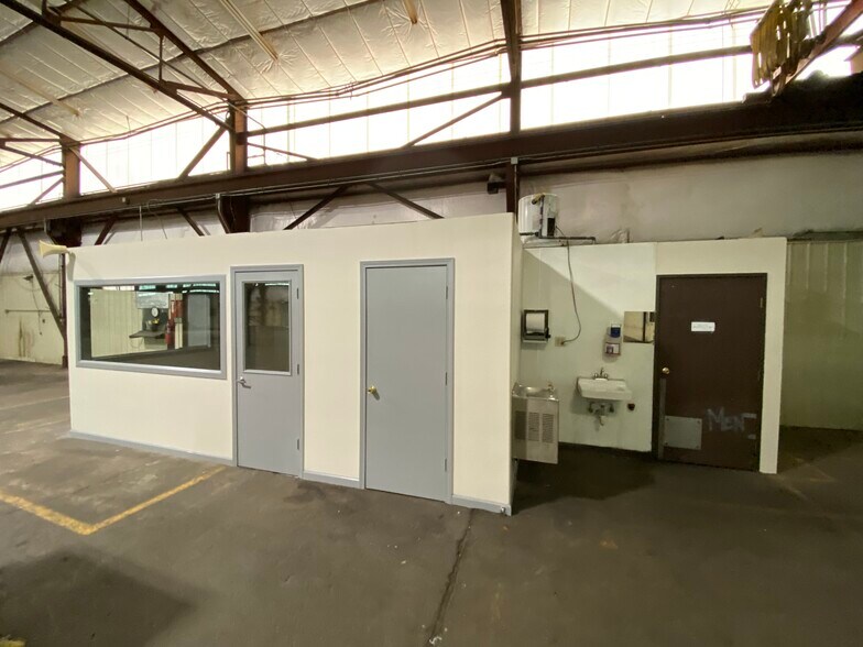 More Photos Of 4751 Fox St, Denver Manufacturing For Lease