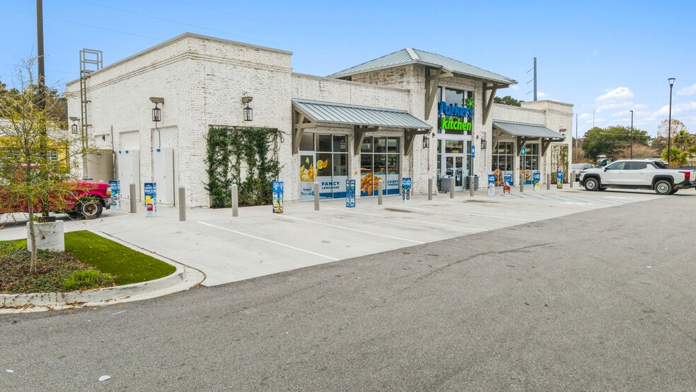 More Photos Of 1750 Grove Point Rd, Savannah Service Station For Sale