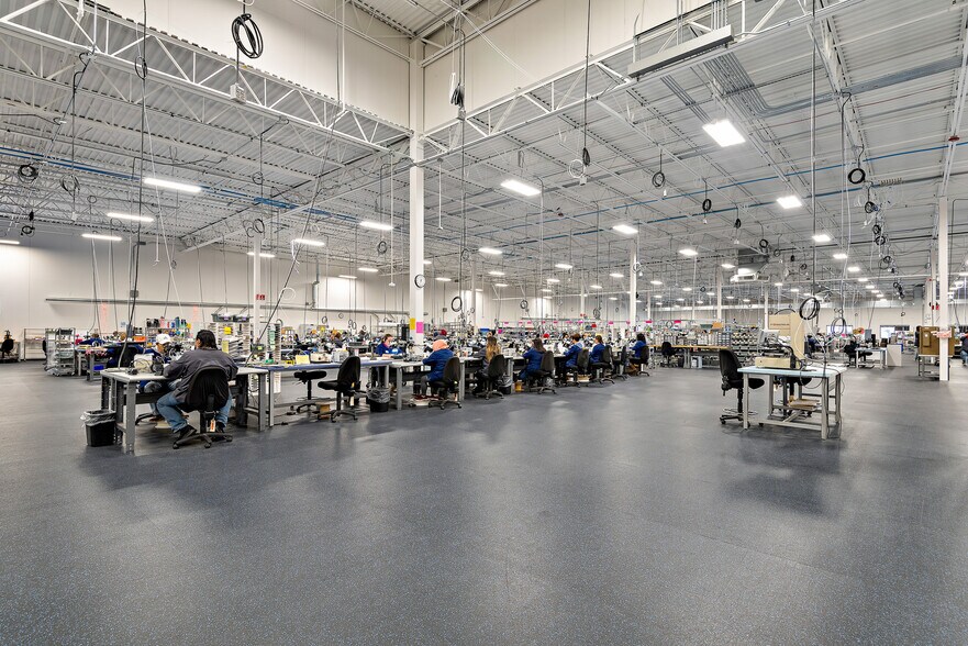 More Photos Of 8840-8880 Evergreen Blvd NW, Coon Rapids Manufacturing For Lease